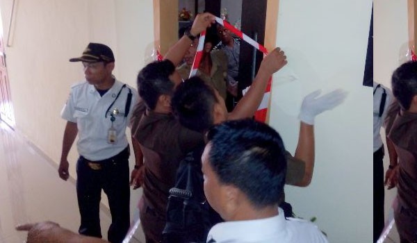 Ruang Kadisdik Di Pasang Garis Merah Putih